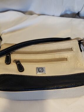 Stone Mountain Accessories Cream and Black Crossbody Purse/Clutch